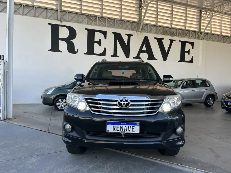 Toyota Hilux SW4 SRV 3.0 4X4 (7 Lugares)