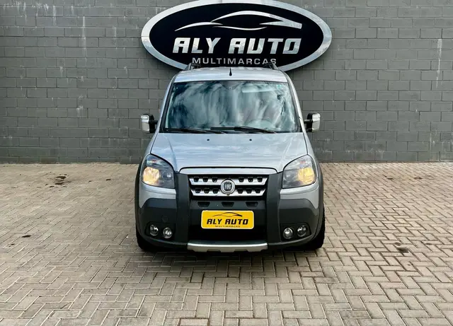 Carro Fiat Doblò 2013 Adventure 1.8 16V (Flex)