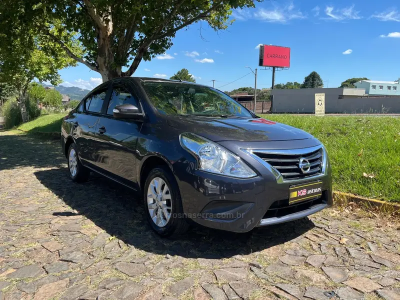 Nissan Versa 1.6 16V SV (Flex)