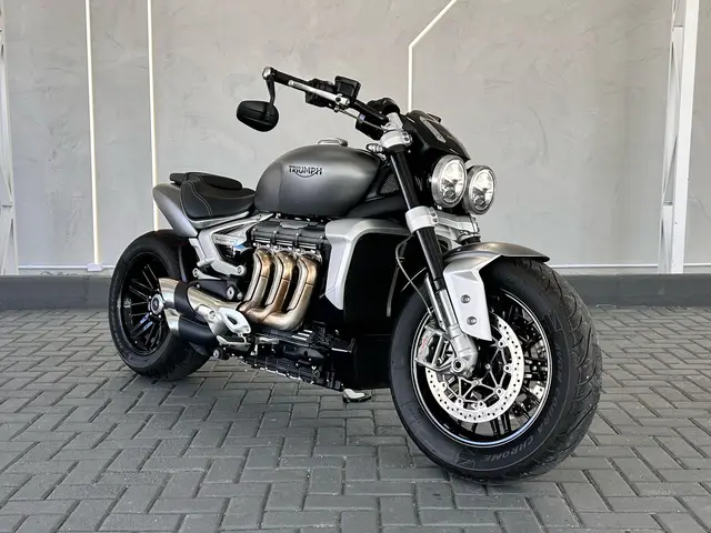 Carro Triumph Rocket 3 2023 R