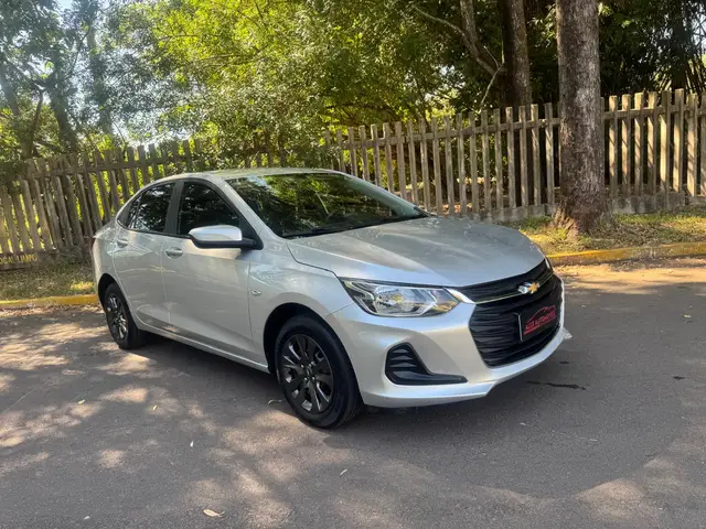Carro Chevrolet Onix Plus 2020 1.0 LT (Flex)