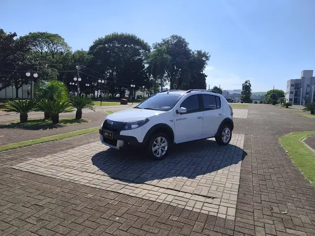 Carro Renault Sandero Stepway 2013 1.6 16V Hi-Flex (aut)