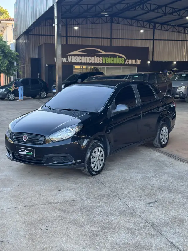 Carro Fiat Grand Siena 2021 Attractive 1.0 (Flex)