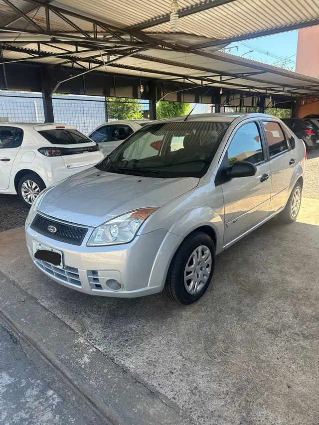 Carro Ford Fiesta Sedan 2010 1.0 (Flex)