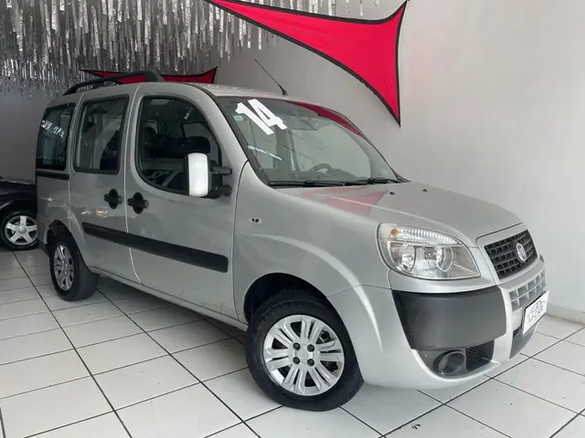 Carro Fiat Doblò 2014 Essence 1.8 16V (Flex)