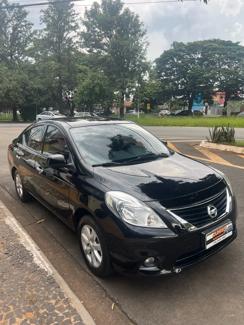 Nissan Versa 1.6 16V SL (Flex)