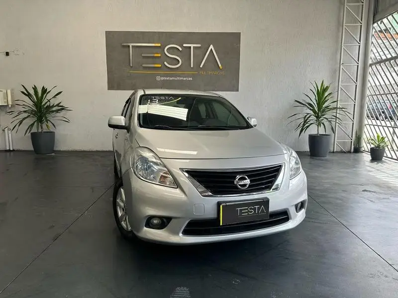 Nissan Versa 1.6 16V SL (Flex)