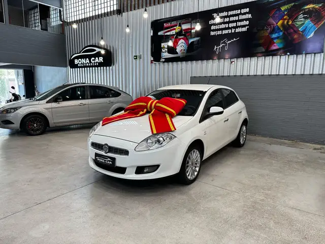 Carro Fiat Bravo 2013 Absolute 1.8 16V Dualogic (Flex)