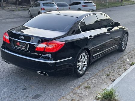 Genesis 3.8L V6 (Aut)