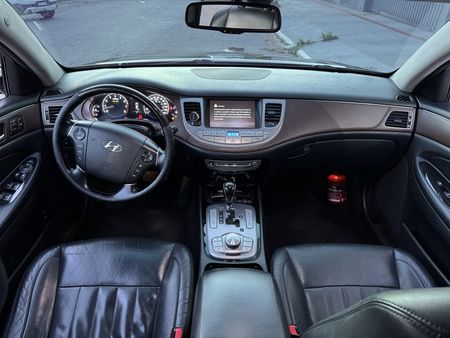 Genesis 3.8L V6 (Aut)