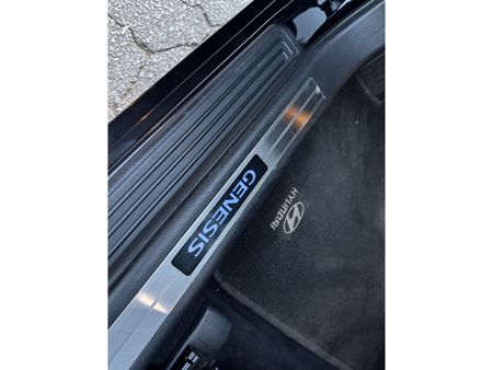 Genesis 3.8L V6 (Aut)