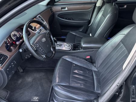 Genesis 3.8L V6 (Aut)