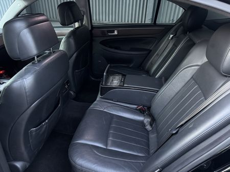 Genesis 3.8L V6 (Aut)