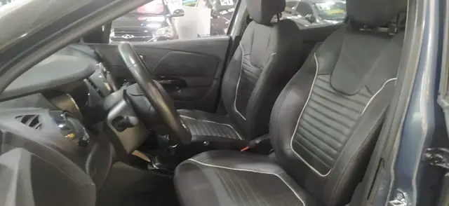 Carro Renault Captur 2018 Intense 1.6 16v SCe CVT (Flex)