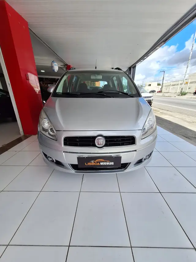 Carro Fiat Idea 2013 Attractive 1.4 8V (Flex)