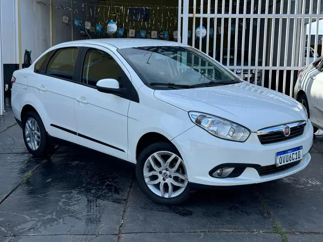 Carro Fiat Grand Siena 2015 ESSENCE ITALIA 1.6 Flex 16V