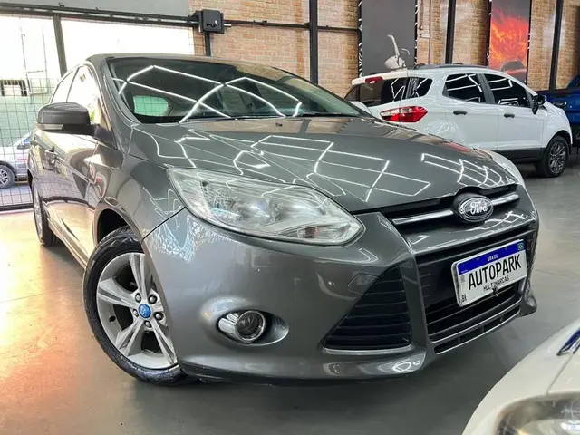 Carro Ford Focus Hatch 2015 SE 1.6 16V TiVCT PowerShift