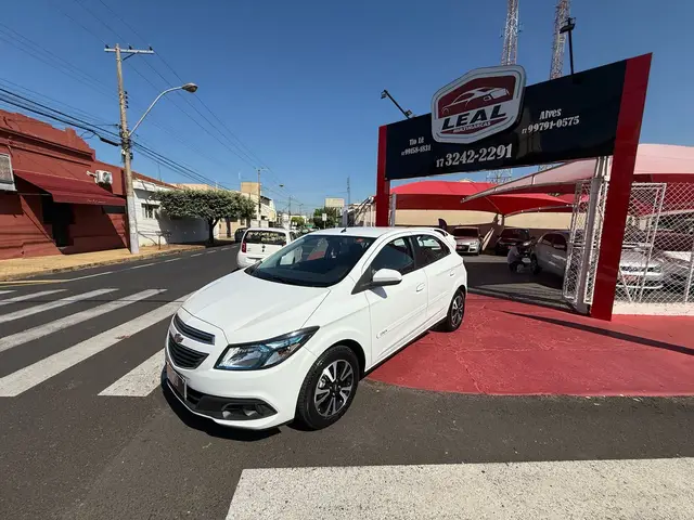 Carro Chevrolet Onix 2014 HATCH LTZ 1.4 8V FlexPower 5p Mec.