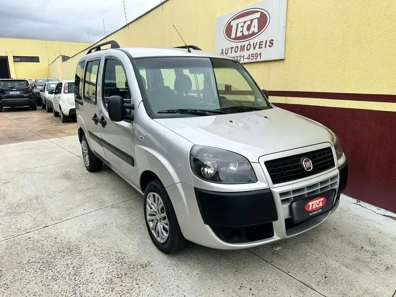 Fiat Doblò Essence 1.8 16V (Flex)