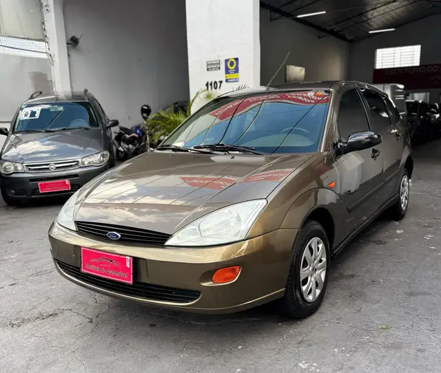 Carro Ford Focus Hatch 2001 1.8 16V