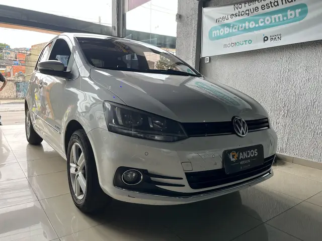 Carro Volkswagen Fox 2015 Highline 1.6 16v MSI (Flex)
