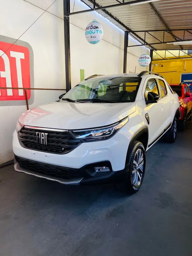 Carro Fiat Strada 2025 Volcano 1.3