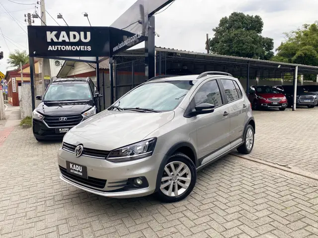 Carro Volkswagen Fox 2017 1.0 MPI Track (Flex)