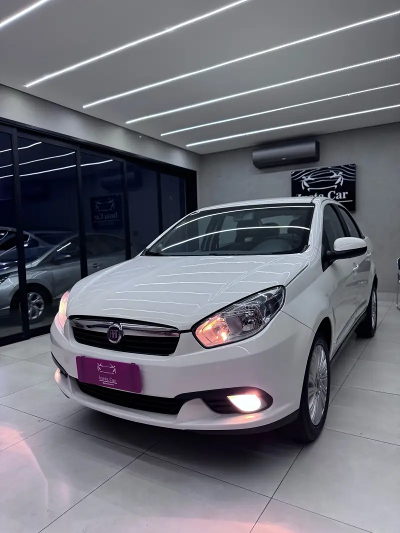 Fiat Grand Siena Essence 1.6 16V (Flex)