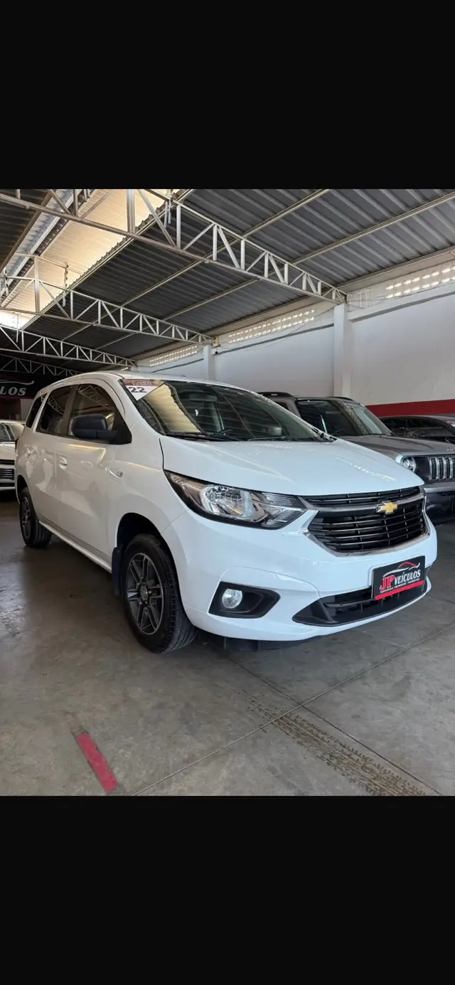 Carro Chevrolet Spin 2022 LS 1.8 5S (Flex)