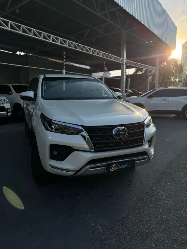 Carro Toyota Hilux SW4 2022 GRS 2.8 TB 4x4 Diesel Automatico