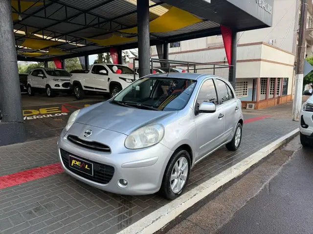 Carro Nissan March 2013 1.6 16V SV (Flex)