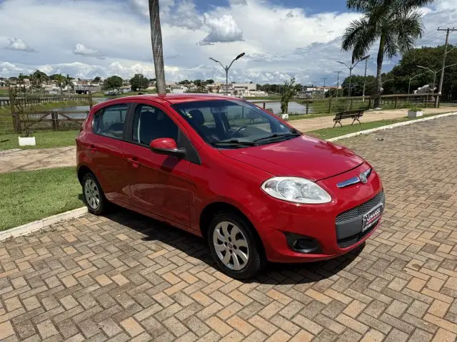 Carro Fiat Palio 2013 Attractive 1.4 8V (Flex)