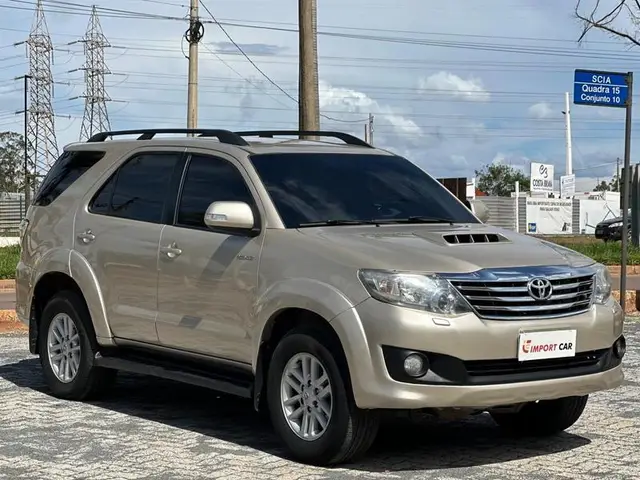 Carro Toyota Hilux SW4 2013 SRV 3.0 TDI 4X4 (5 Lugares)
