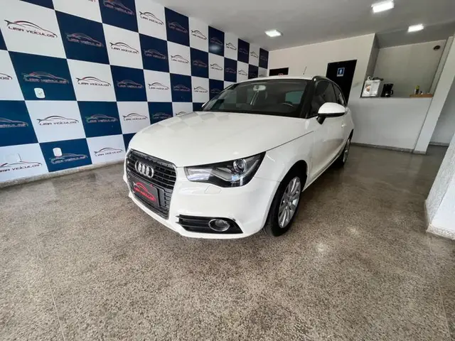 Carro Audi A1 2011 1.4 TFSI Attraction S Tronic