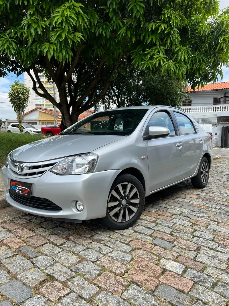Toyota Etios Sedan Platinum 1.5 (Flex)
