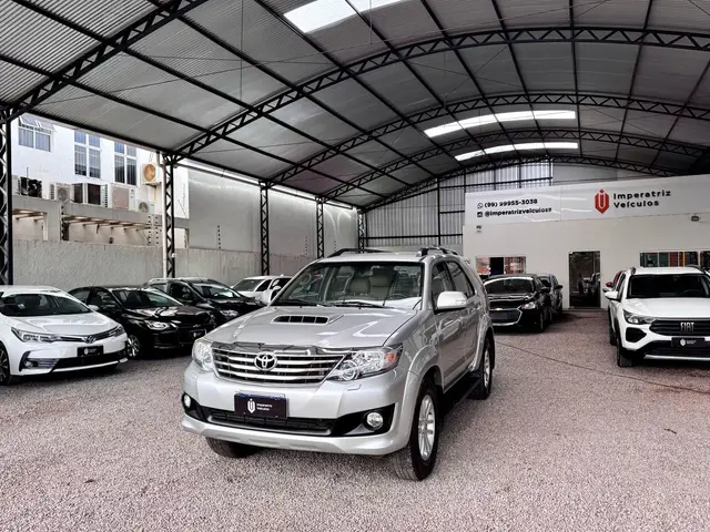 Carro Toyota Hilux SW4 2013 SRV 3.0 4X4 (7 Lugares)