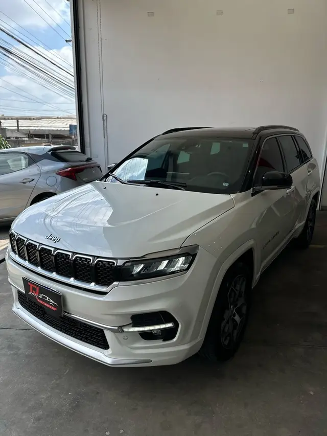 Carro Jeep Commander 2023 Overland 1.3 T270