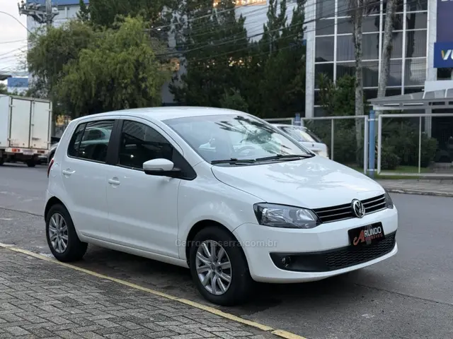 Carro Volkswagen Fox 2014 1.0 TEC (Flex) 4p