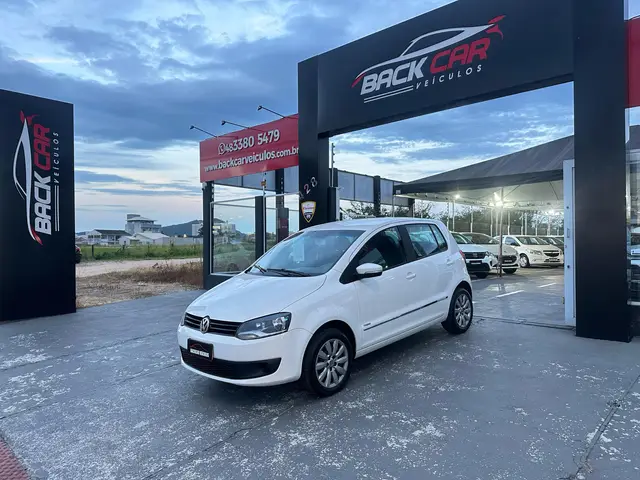 Carro Volkswagen Fox 2014 1.0 TEC (Flex) 4p