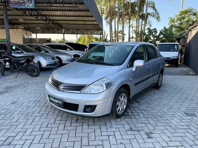 Nissan Tiida Sedan 1.8 16V (Flex)