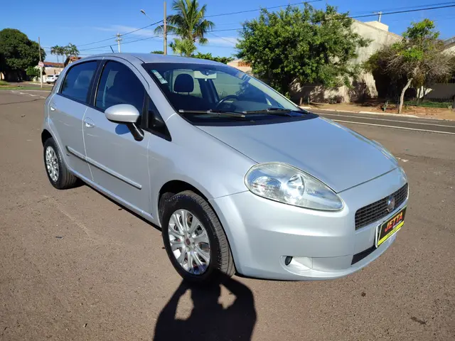 Carro Fiat Punto 2011 Attractive 1.4 (Flex)