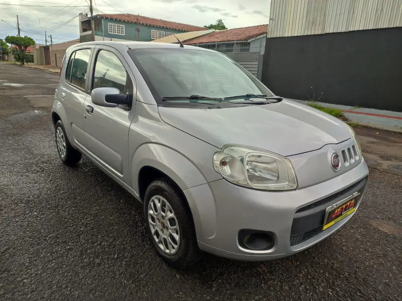 Fiat Uno Vivace College 1.0 8V (Flex) 4p