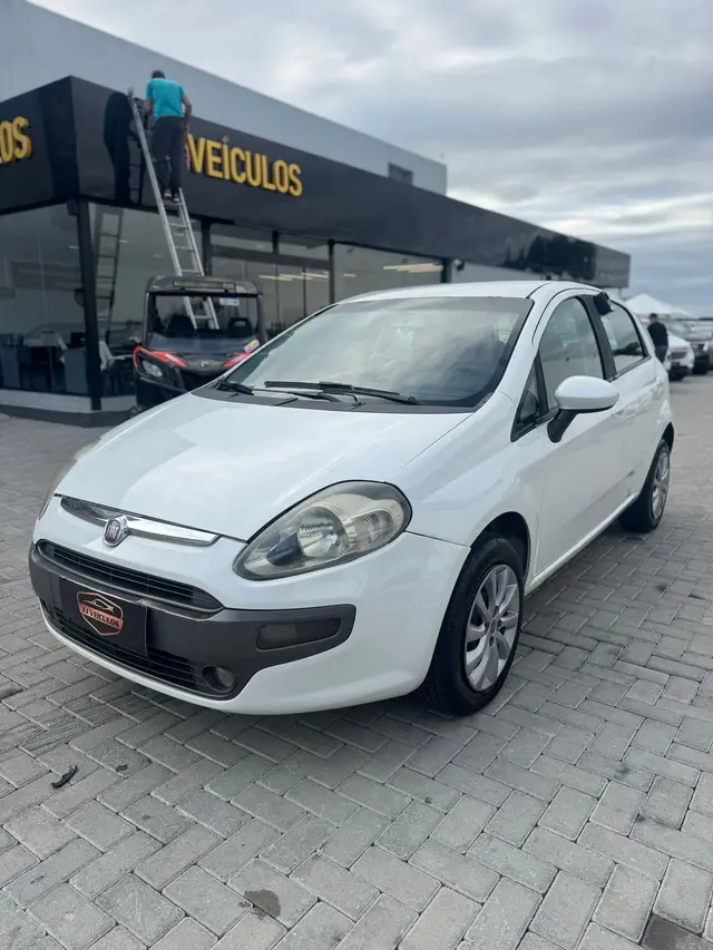 Carro Fiat Punto 2013 Essence 1.6 16V Dualogic (Flex)