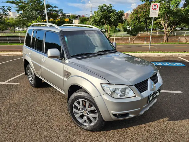 Carro Mitsubishi Pajero TR4 2013 2.0 16V 4x2 (Flex)