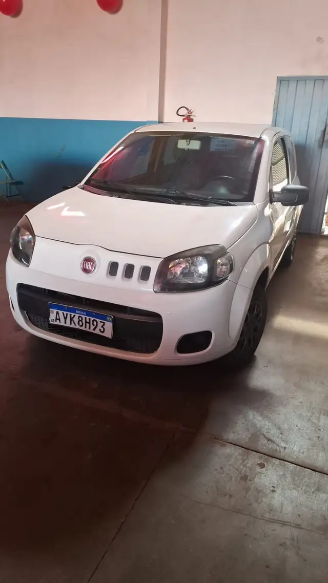 Carro Fiat Uno 2014 Vivace College 1.0 8V (Flex) 4p