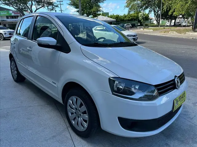 Carro Volkswagen Fox 2014 1.0 TEC (Flex) 4p