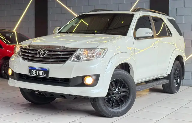 Carro Toyota Hilux SW4 2014 2.7 4x2 SR