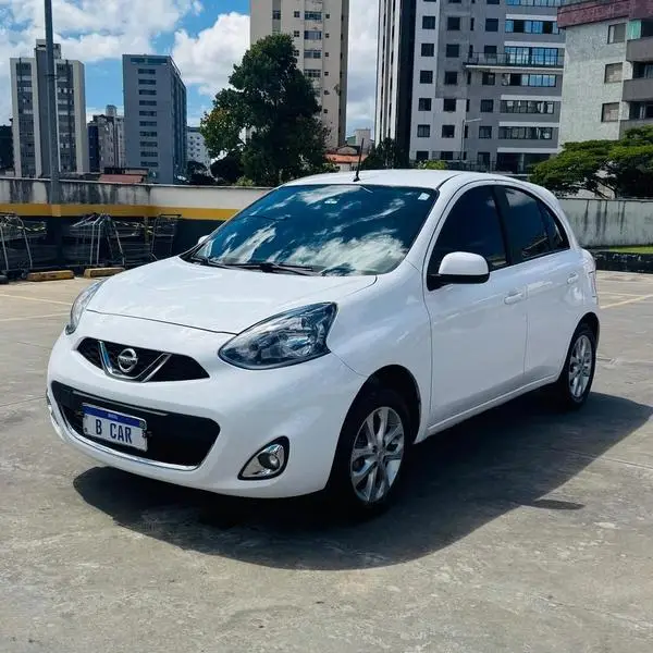 Nissan March 1.6 16V SV (Flex)