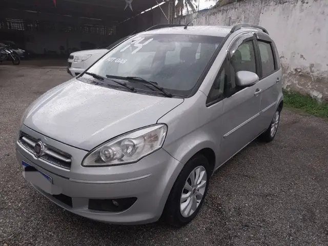 Carro Fiat Idea 2014 Attractive 1.4 8V (Flex)