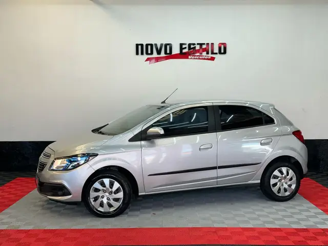 Carro Chevrolet Onix 2015 1.4 LT SPE/4 (Aut)